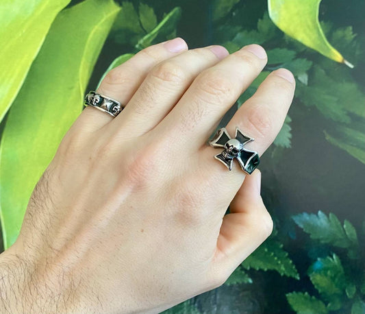 Eisernes Kreuz mit Totenkopf Ring