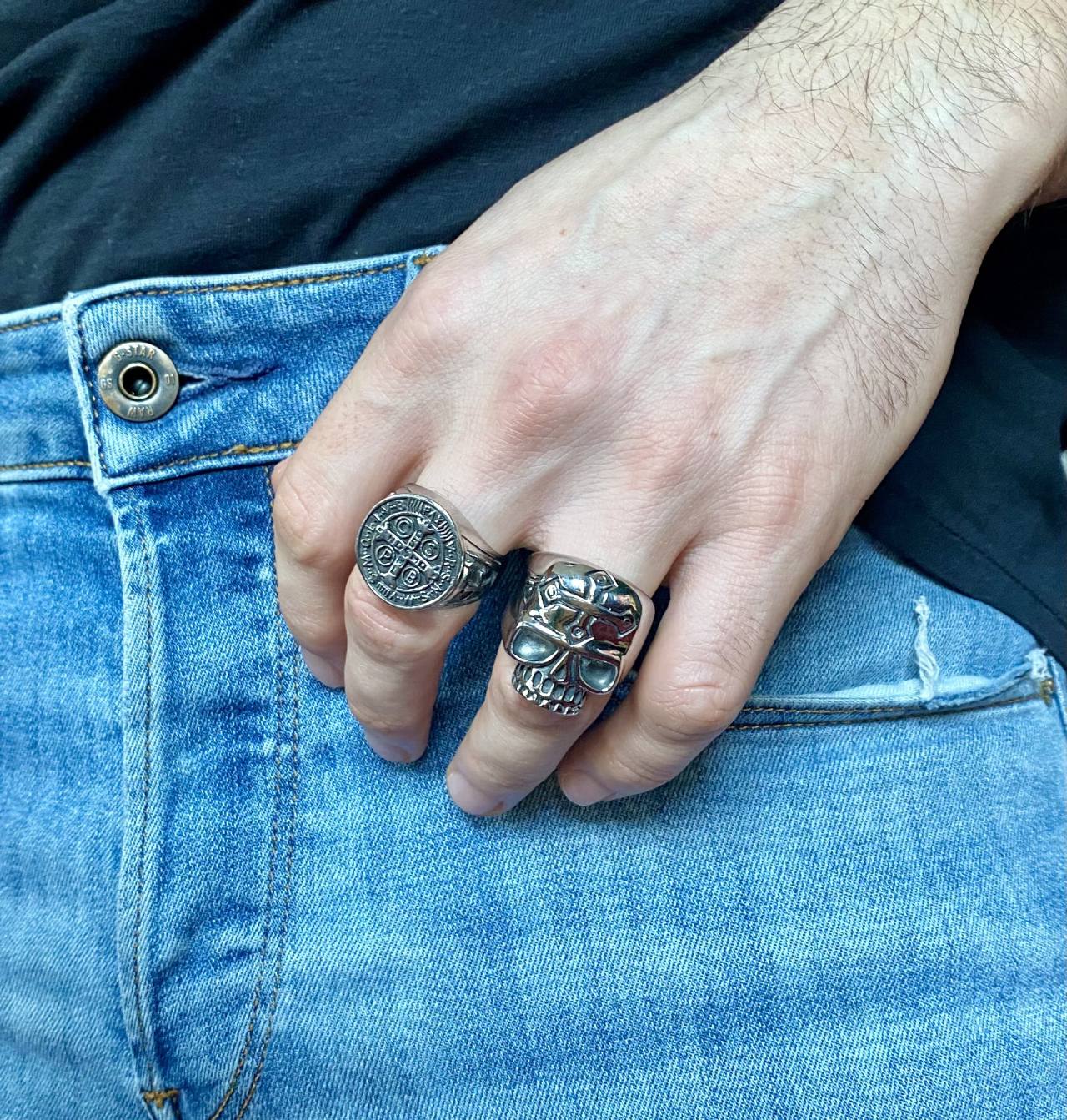 Gekreuzigter Totenkopf Ring