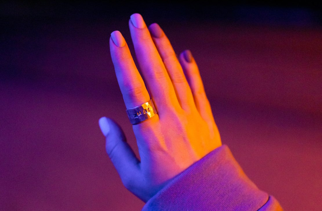 Ring am Zeigefinger