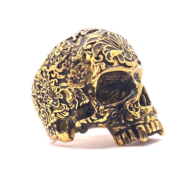 relief-sugare-totenkopf-ring-halb-rechts