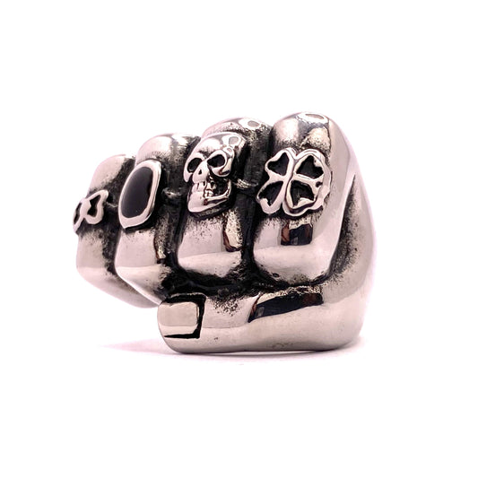 ring-faust-mit-totenkopf-1-edelstahl-halb-links