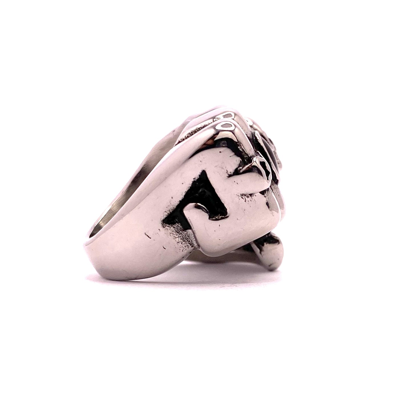 ring-faust-mit-totenkopf-4-edelstahl-rechts