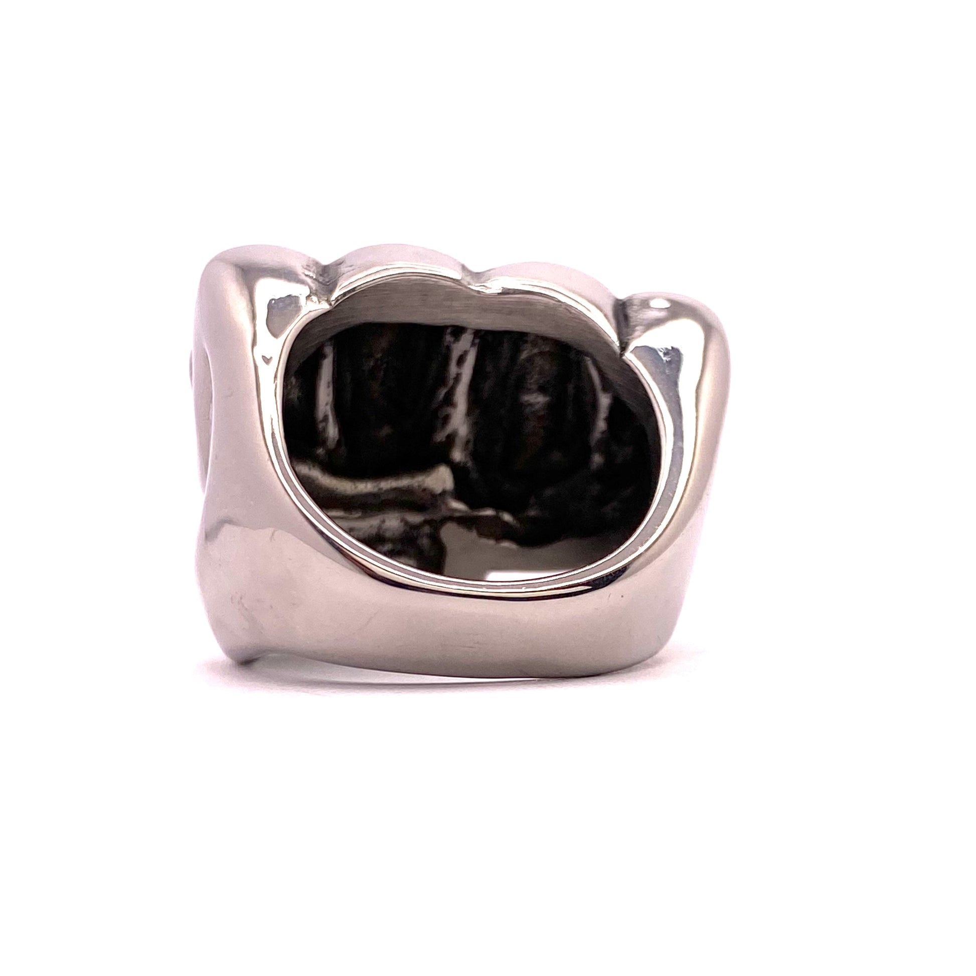 ring-faust-mit-totenkopf-5-edelstahl-hinten