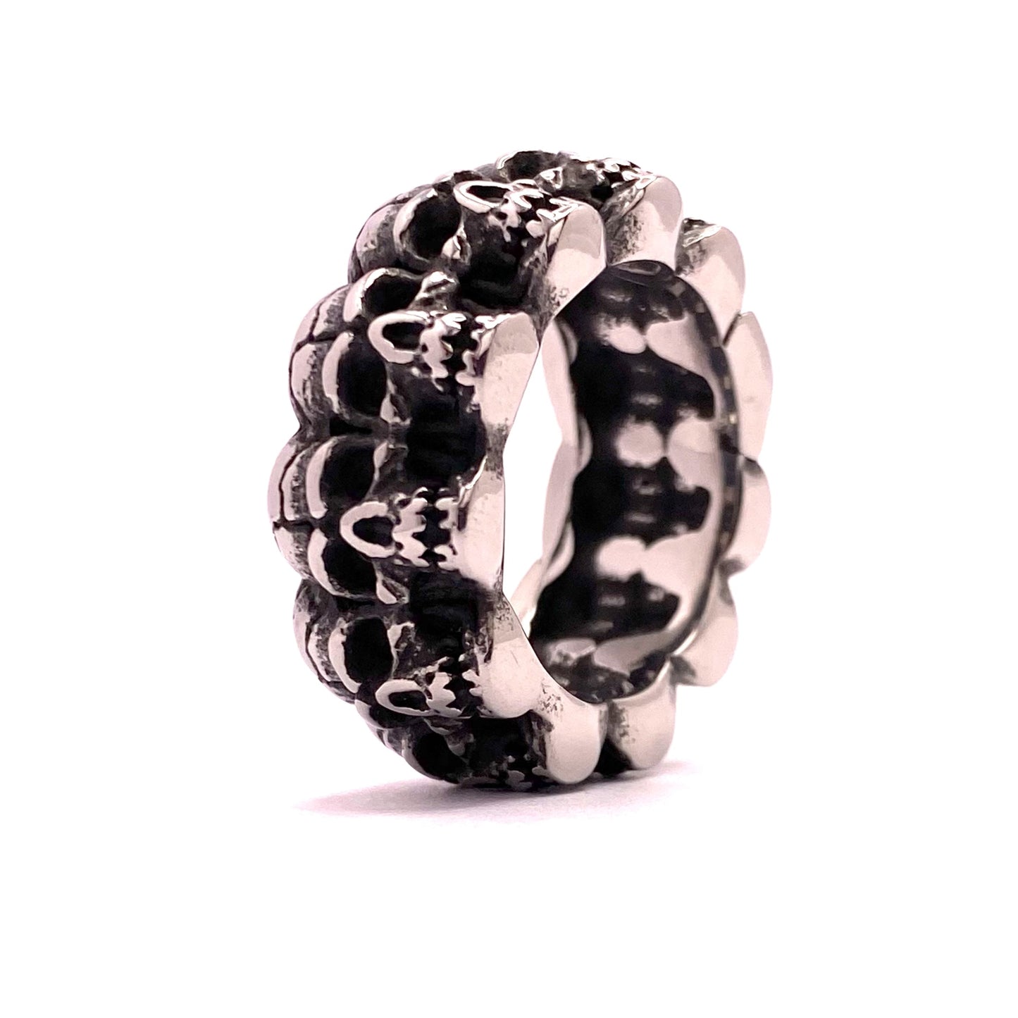 totenkoepfe-ring-aus-edelstahl-links